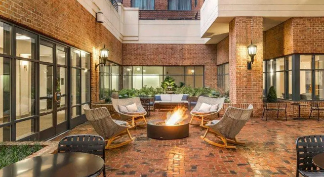 Люкс Sheraton Suites Old Town Alexandria