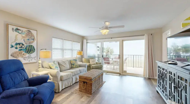 Oceanfront Corner Condo With Sunrise-view Balcony, Pool & 1-minute Walk to Beach