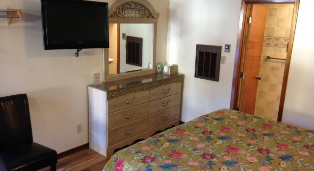 Cedar Wood Inn, Забронировать Отель Дедвуд Black Hills National Forest, рядом с Кладбище Маунт-Морайа