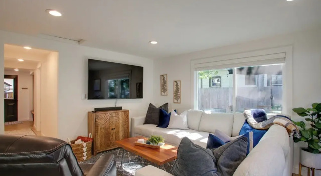Коттедж с 2 комнатами Cozy Coeur D'alene Getaway w/ Fire Pit, Near Dtwn