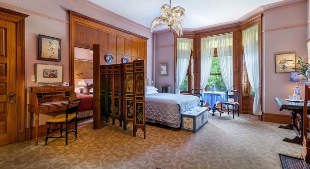 Suites in a Manhattan Mansion, Забронировать Гостевой дом Восточный Гарлем Нью-Йорк