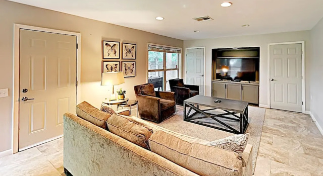 3BR 2BA Remodeled Rosedale House by RedAwning, Rezervovat Hotel Austin Greater Austin