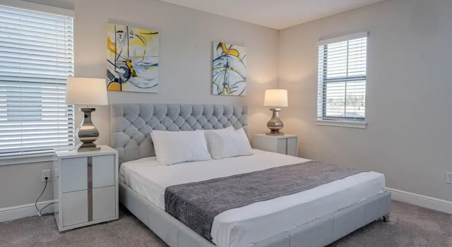 Balmoral Resort-180kb 4 Bedroom Home by RedAwning