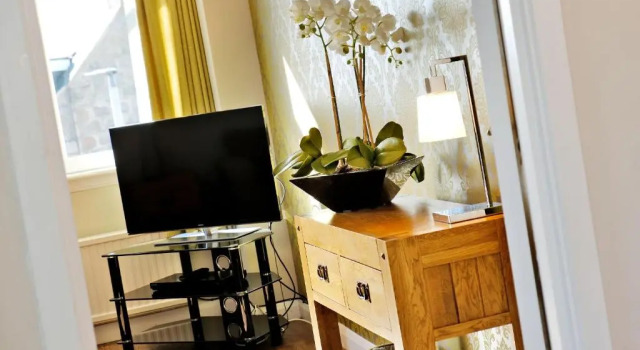 Апартаменты Home from Home Aberdeen-Spacious West End Apartment-Free Parking-Near ARI & City Centre