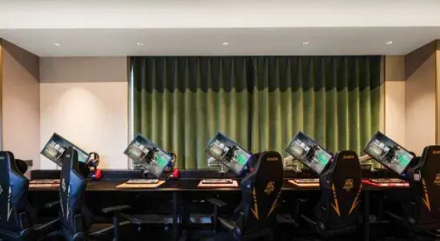 Кровать в общем номере Green Tree Hotel