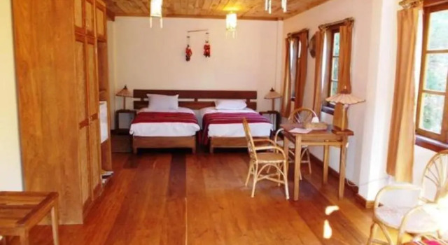 Bungalow Thitaw Lay House B & B