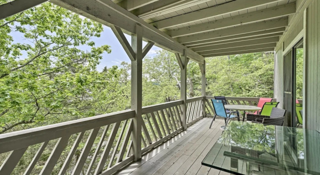 Коттедж с 5 комнатами с балконом Resort-style Lake Ozark Gem: Brand New Hot Tub!