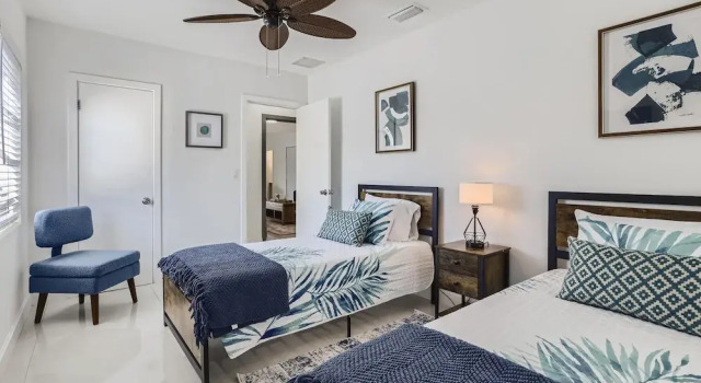 Ridgeway Villa Vacation Home, Rezerwuj Willa Hotele w Palm Beach County z basenem, Basen