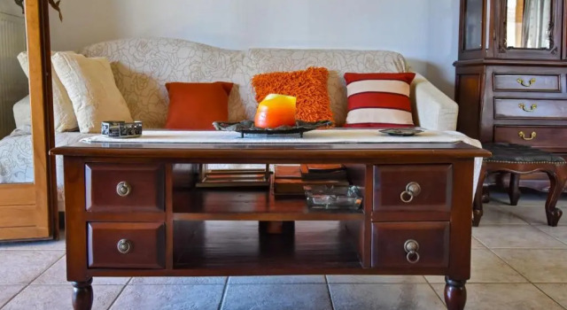 Villa Mirsini, a 5 minute walk from 2 beaches, Book Hotel Korissia Kea