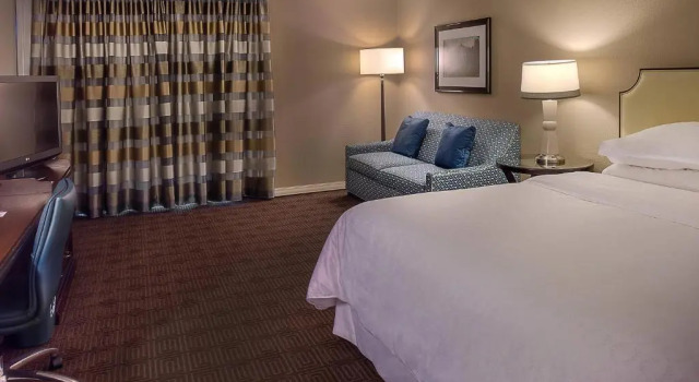 Двухместный клубный номер Standard Sheraton Westport Chalet Hotel St. Louis