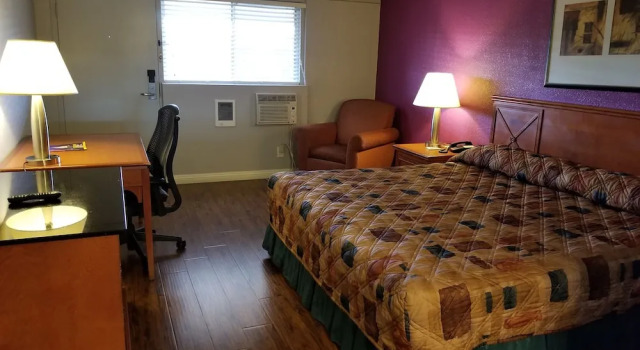 Двухместный номер Economy с балконом Santa Fe Inn - Pueblo