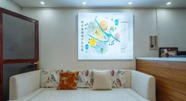 Linshan Yunlu Homestay (Xishuangbanna Jinghong Gaozhuang Xishuangjing Xingguang Night Market Branch)