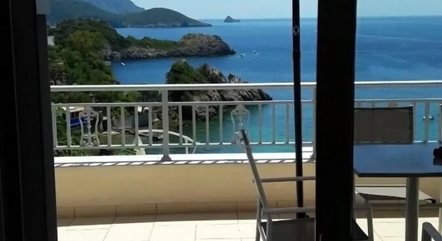 Апартаменты с 2 комнатами с видом на море Platakia Blu