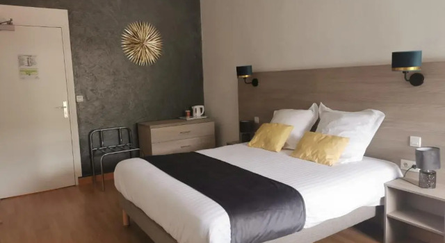 Трёхместный номер Standard с красивым видом из окна Hotel Des Négociants