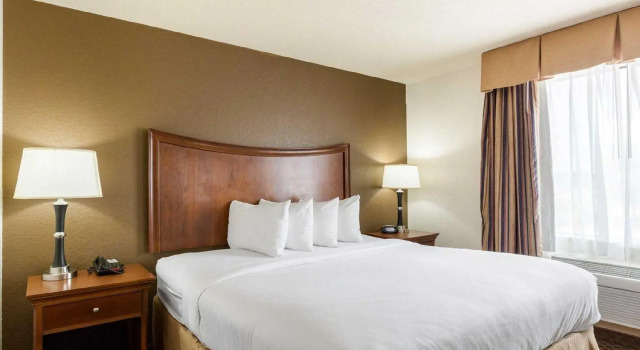 Номер Standard Quality Suites Huntsville Near University