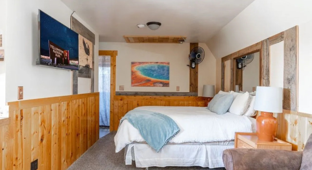 Ravens Heart Cabin, Забронировать Дом для отпуска Коттеджи Вест-Йеллоустон, рядом с Зоопарк "Центр изучения гризли и волка", Коттедж