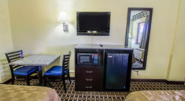 Четырёхместный номер Standard Inn of America