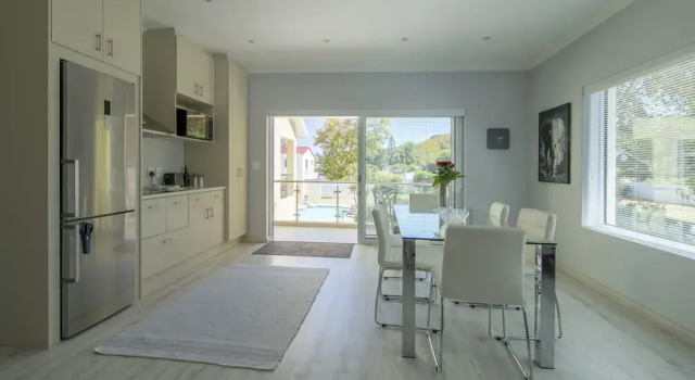 Superior 4-star-apartment Graded by Aa and Tgcsa Close to Constantia Wineroute, Забронировать Апартаменты/квартира Апартаменты Константия, рядом с Constantia Village, Апартаменты/квартира