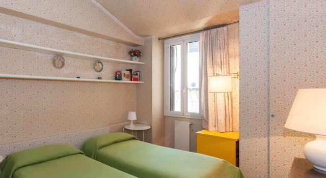 Beautiful Roman Apartment Next To Trevi Fountain, Забронировать Апартаменты/квартира Треви Рим, рядом с Посольство США в Риме