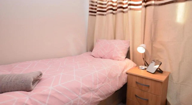 London Luxury 5 Bedroom House 2 min walk to the Tube Station