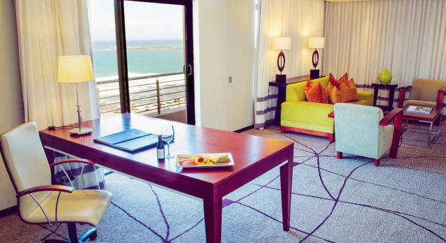 Люкс Premier Hotel East London ICC