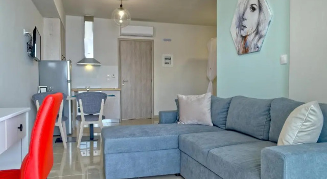 Epipleon Luxury Suites -101- Δωμάτιο 45τμ με βεράντα 30τμ μπροστά στη θάλασσα, Buchen Sie Ferienwohnung Apartments in Platanitis, Ferienwohnung