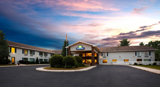 Кровать в общем номере Days Inn by Wyndham Cadillac