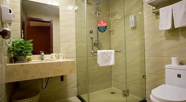Семейный номер Standard GreenTree Inn Shanghai Hongqiao International Airport Songhong Road Express Hotel