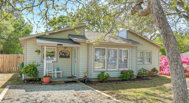 Коттедж Oak Island Home w/ Fenced Yard, Walk to Long Beach