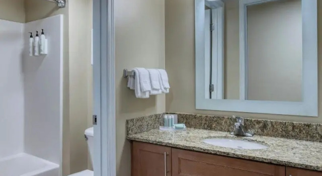 Четырёхместный люкс TownePlace Suites by Marriott Raleigh Cary-Weston Parkway