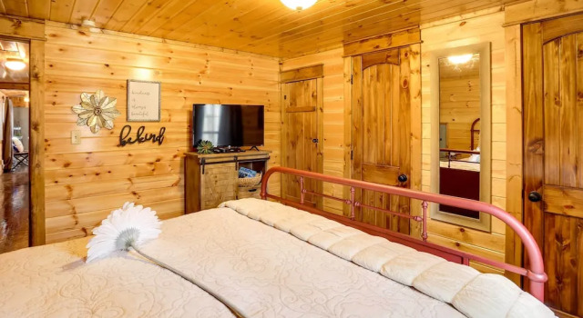 Broken Bow Abode w/ Hot Tub < 7 Mi to Lake!, Boek Vakantiehuis Hochatown Oklahoma