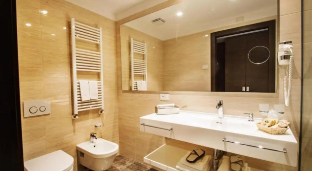 Полулюкс Hotel Bisesti ***S