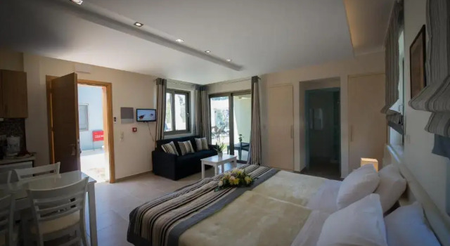 Семейная студия Mantinia Bay Hotel