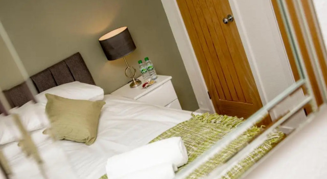 Distillery Apartment 1, Забронировать Апартаменты/квартира Отели Элгин с парковкой, рядом с Relax, Парковка