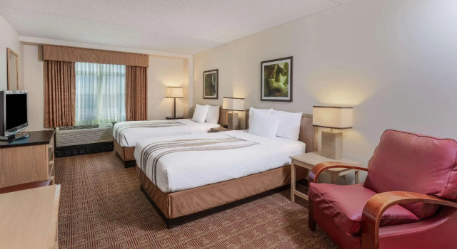 Четырёхместный номер Standard La Quinta by Wyndham Garden City