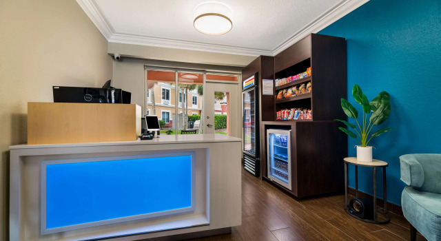 SureStay Plus Hotel by Best Western The Villages, Забронировать Отель Те-Виллиджис штат Флорида, рядом с Загородный и гольф-клуб Orange Blossom Hills