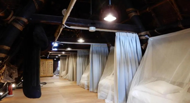 Кровать в общем номере Guesthouse Kazura