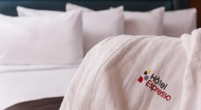 Четырёхместный номер Standard Hotel Espresso Montreal Downtown