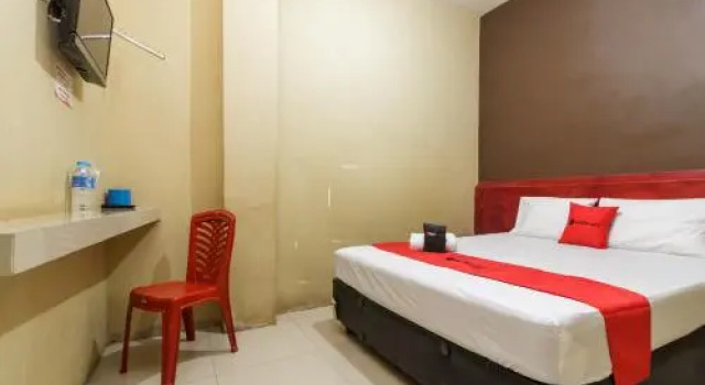 RedDoorz Near Duta Mall, Book Hotel Banjarmasin 