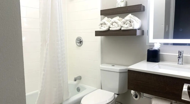 Четырёхместный номер Standard с красивым видом из окна Best Western Plymouth Inn-White Mountains