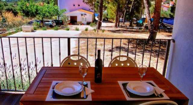 Nice Apartment With Roofed Terrace, Near the Sea