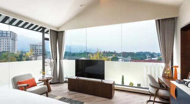 Люкс с 2 комнатами TELLUS. Qingchengshan Hot Spring Hotel