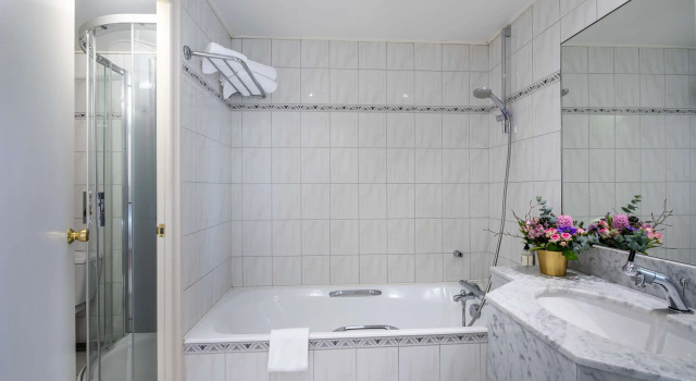 Четырёхместный полулюкс Best Western Grand Hotel de Bordeaux