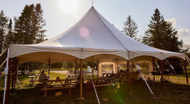 Тент Hôtel UNIQ - Domaine Saint-Bernard