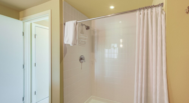 Апартаменты Chelan Home: Views, Pool, Hot Tub, & Beach Access