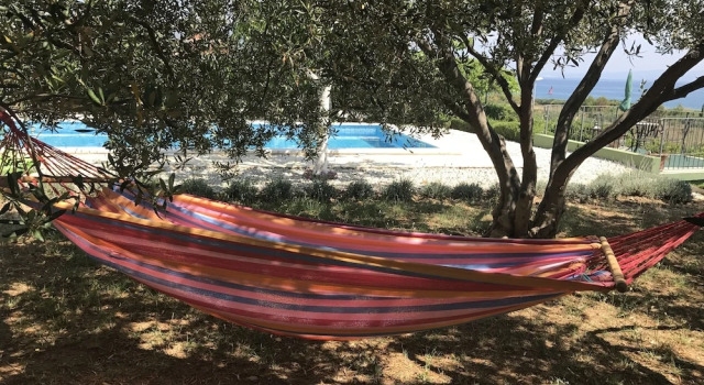 Коттедж с 2 комнатами с видом на сад House With Pool in Split Near the Beach