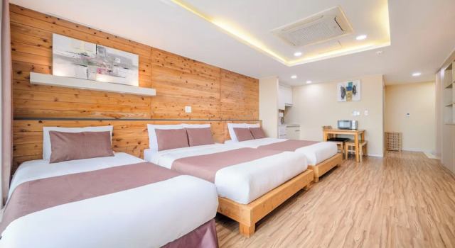 Трёхместный номер Royal с балконом и с частичным видом на океан Jeju M Resort