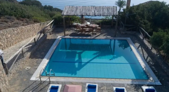 Вилла Beautiful 3-bed Sea Front Villa in Agios Nikolaos