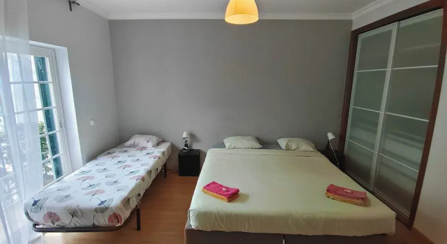 Трёхместный семейный номер Standard с балконом Residencial Marialva Park