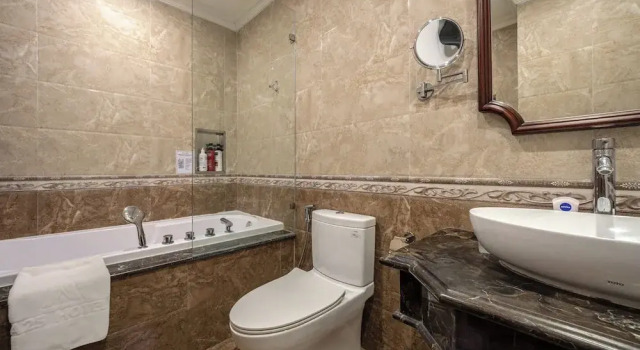 Люкс Deluxe A25 Premium Hotel - 18 Nguyen Hy Quang